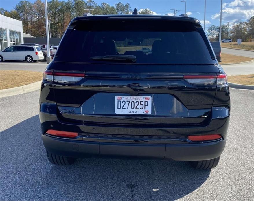 new 2025 Jeep Grand Cherokee car, priced at $38,425