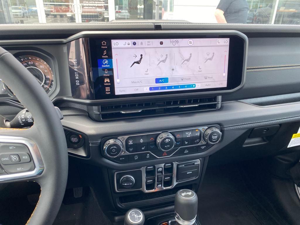 new 2025 Jeep Wrangler car, priced at $46,520