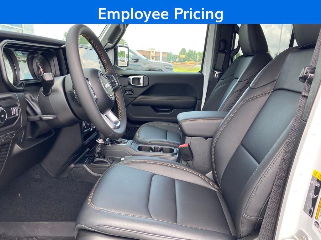 new 2025 Jeep Wrangler car, priced at $47,520