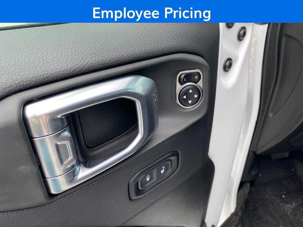 new 2025 Jeep Wrangler car, priced at $47,520