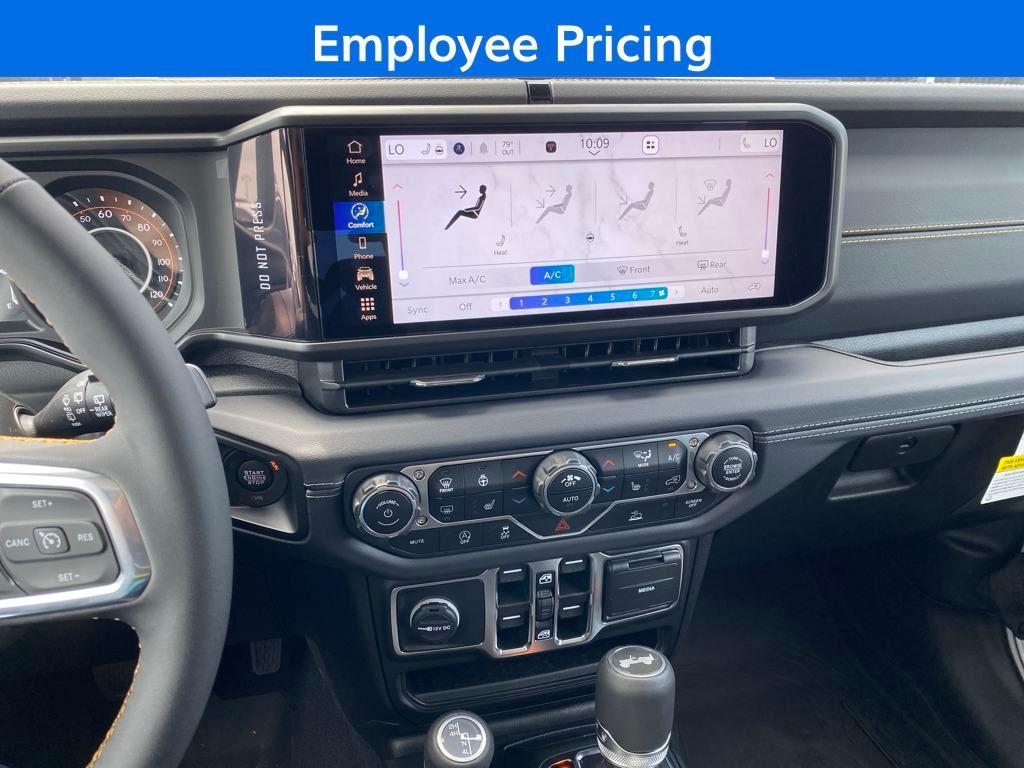 new 2025 Jeep Wrangler car, priced at $47,520