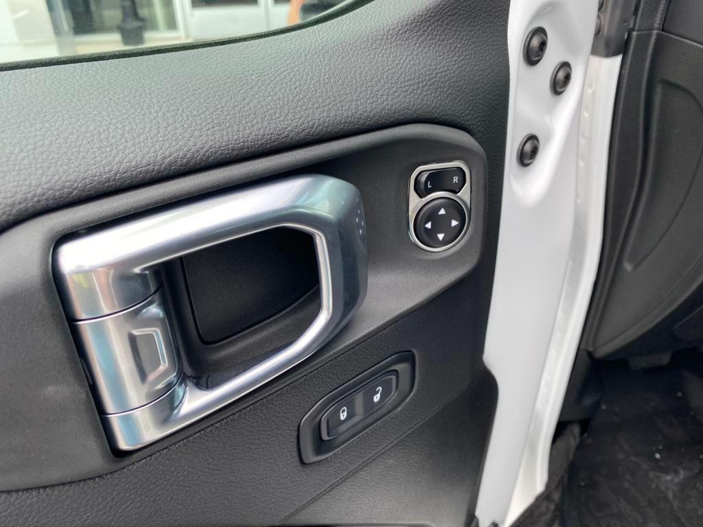 new 2025 Jeep Wrangler car, priced at $46,520
