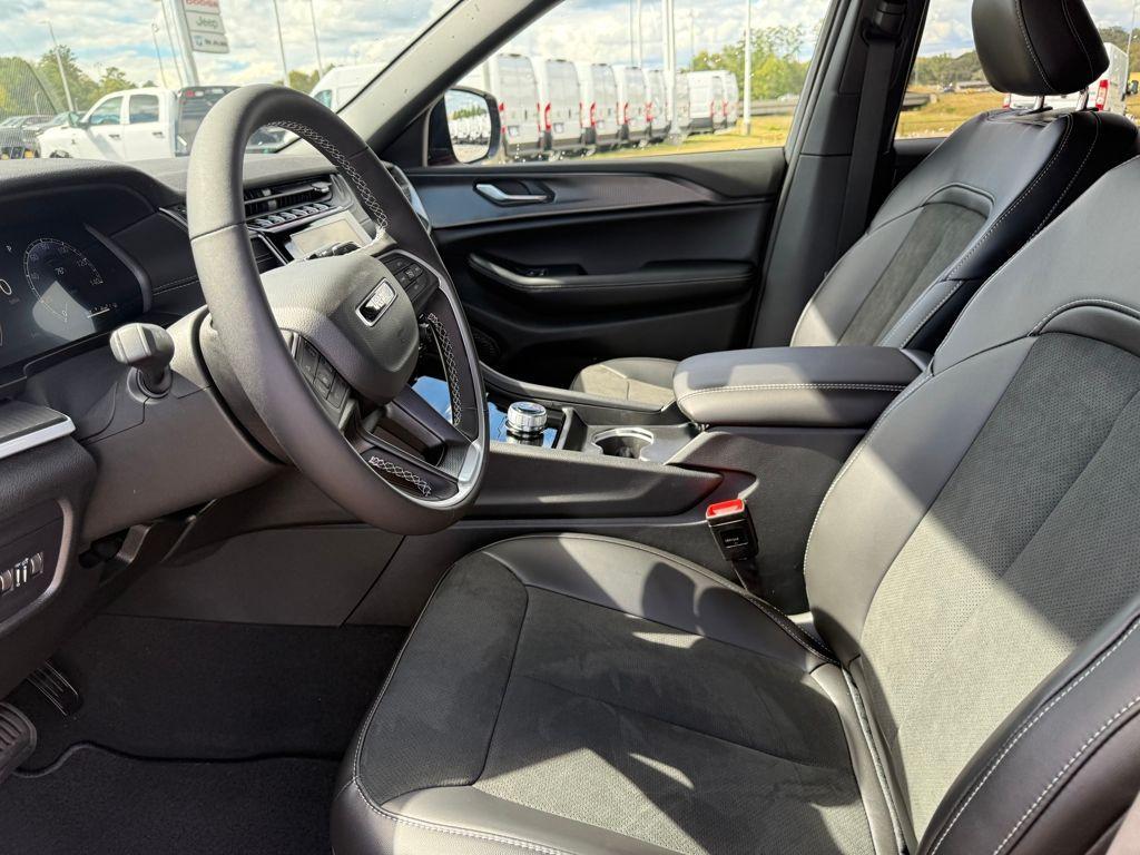 new 2025 Jeep Grand Cherokee car, priced at $32,625