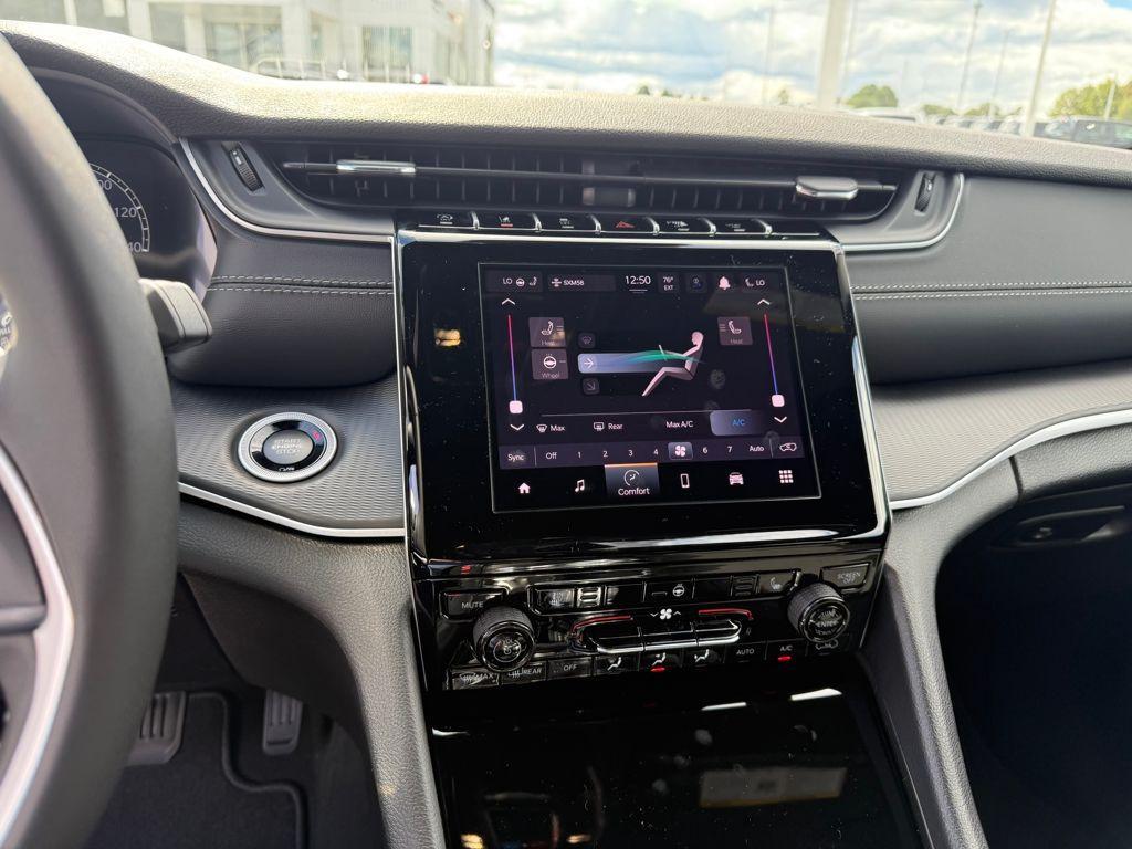 new 2025 Jeep Grand Cherokee car, priced at $32,625