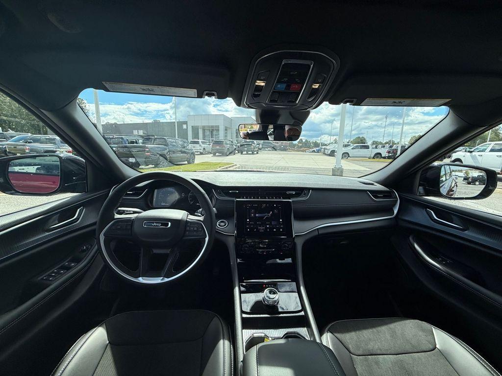 new 2025 Jeep Grand Cherokee car, priced at $32,625