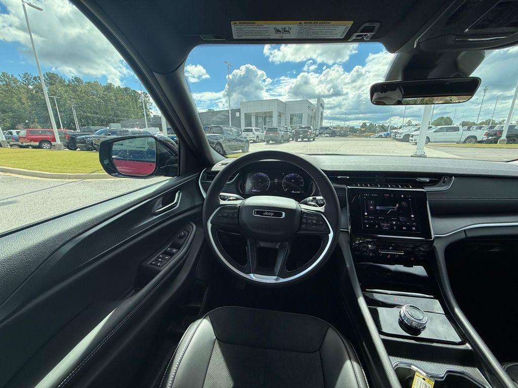 new 2025 Jeep Grand Cherokee car, priced at $32,625