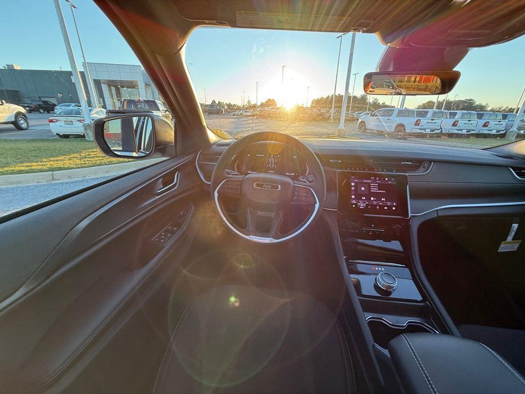 new 2025 Jeep Grand Cherokee car, priced at $33,780