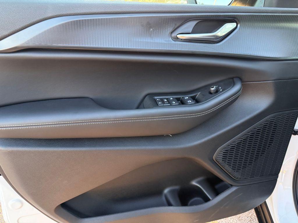 new 2025 Jeep Grand Cherokee car, priced at $33,780