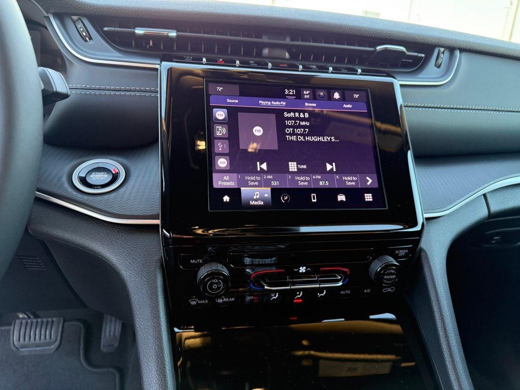 new 2025 Jeep Grand Cherokee car, priced at $33,780