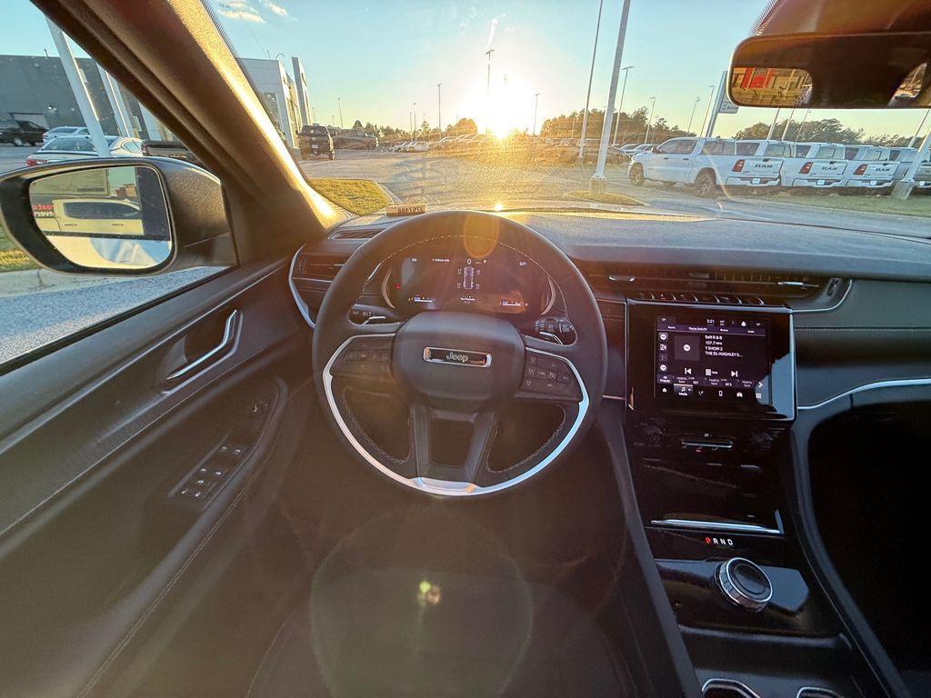 new 2025 Jeep Grand Cherokee car, priced at $33,780