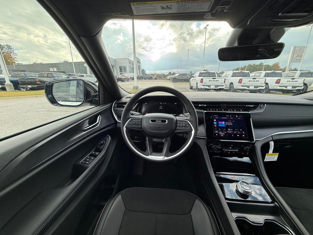 new 2025 Jeep Grand Cherokee car, priced at $32,030