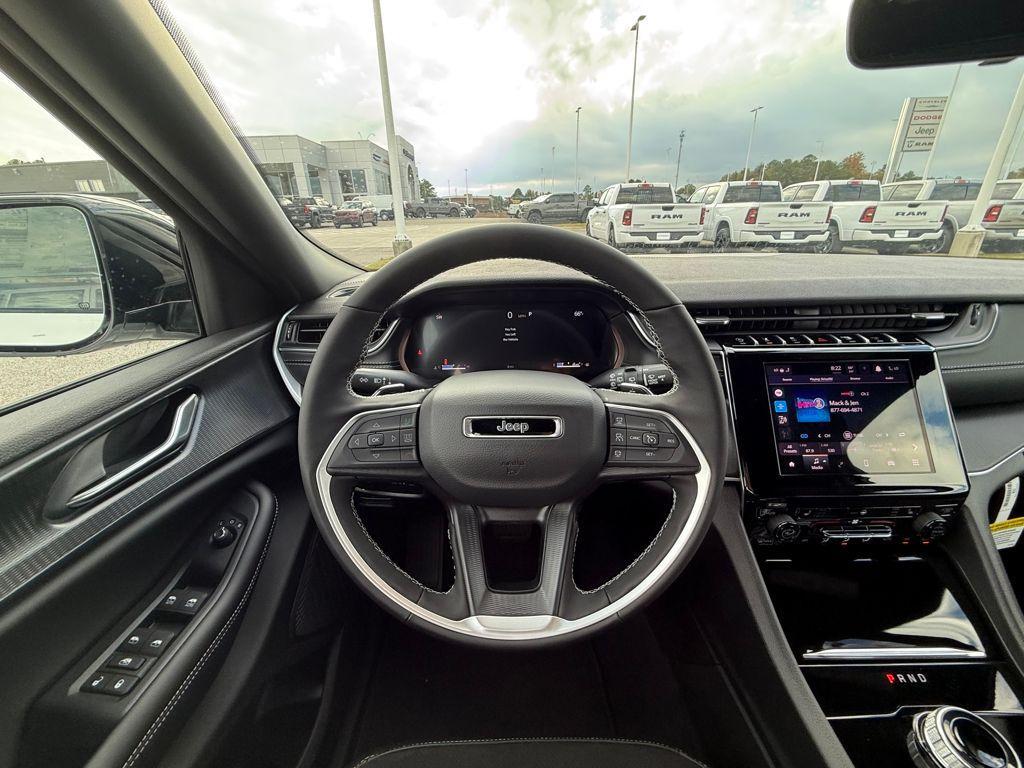 new 2025 Jeep Grand Cherokee car, priced at $32,030