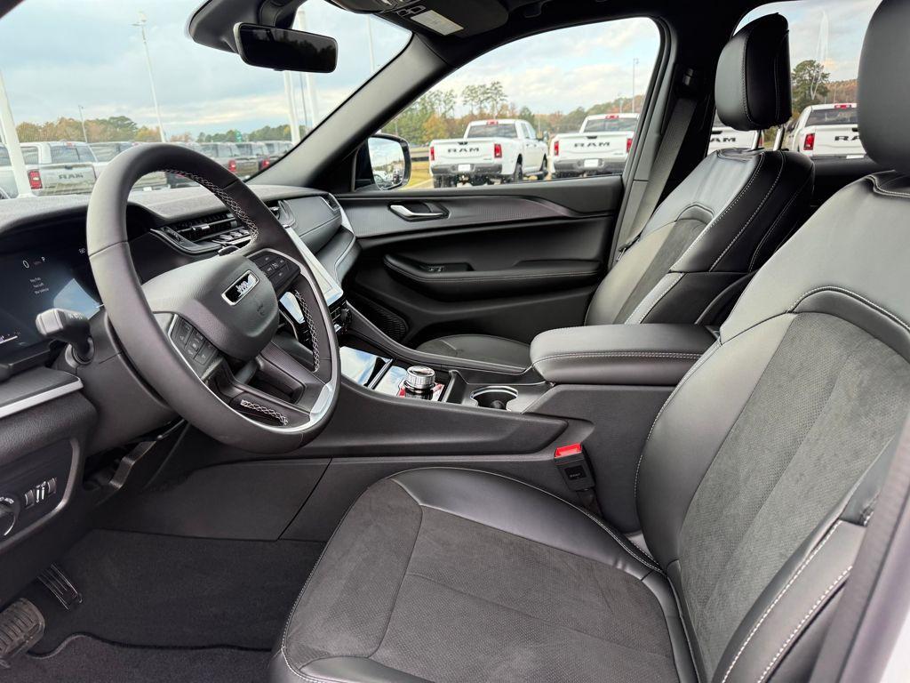 new 2025 Jeep Grand Cherokee car, priced at $32,030