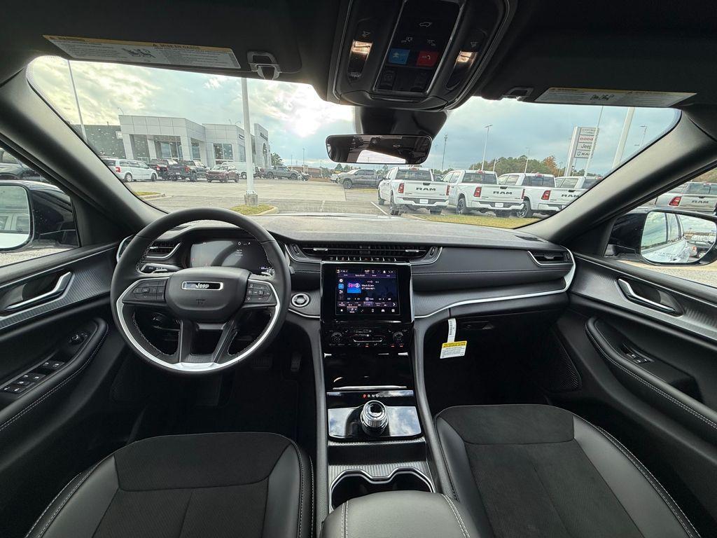 new 2025 Jeep Grand Cherokee car, priced at $32,030