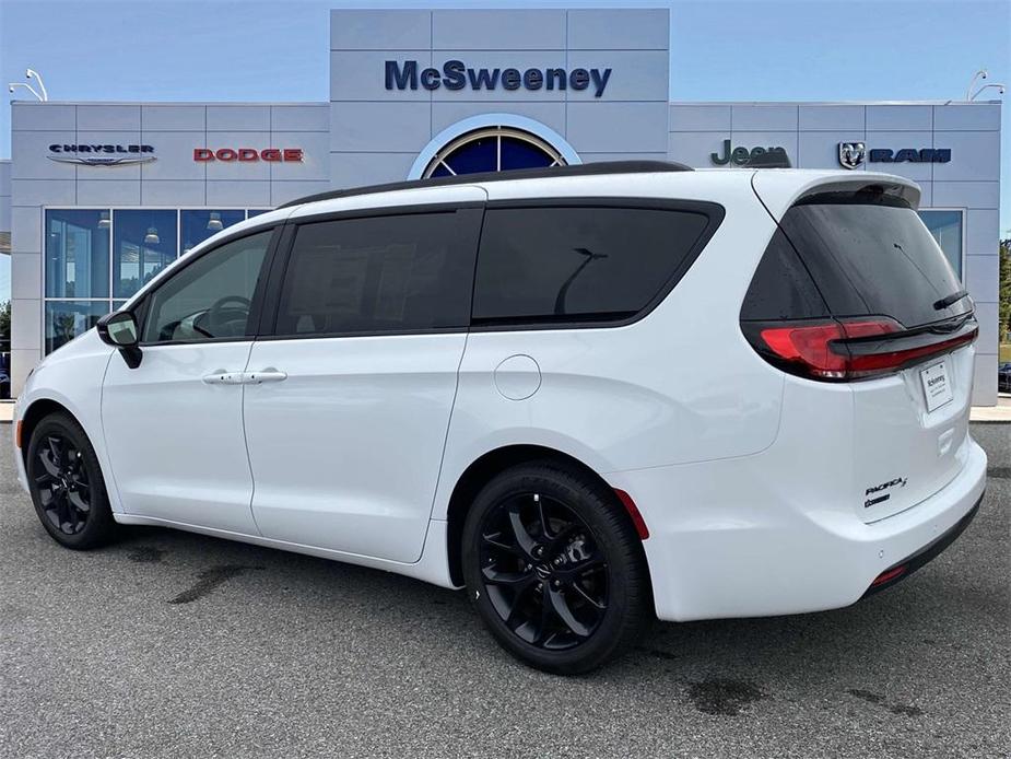 new 2024 Chrysler Pacifica car, priced at $38,821