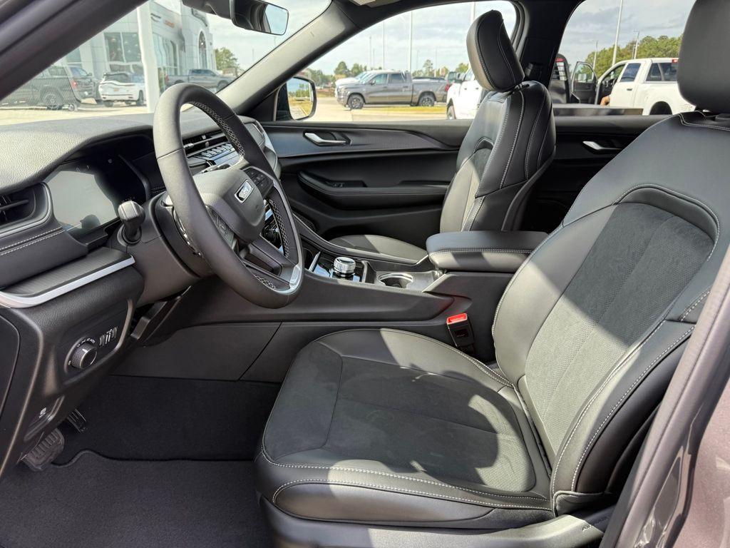 new 2025 Jeep Grand Cherokee car, priced at $34,480