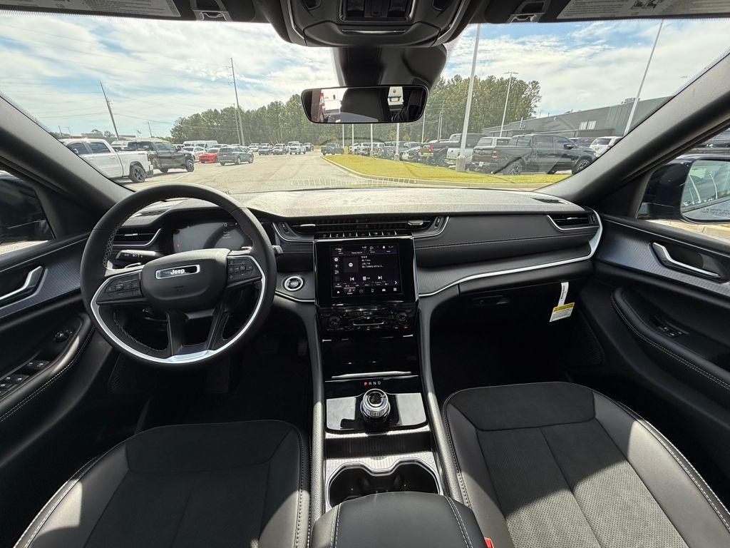 new 2025 Jeep Grand Cherokee car, priced at $34,480