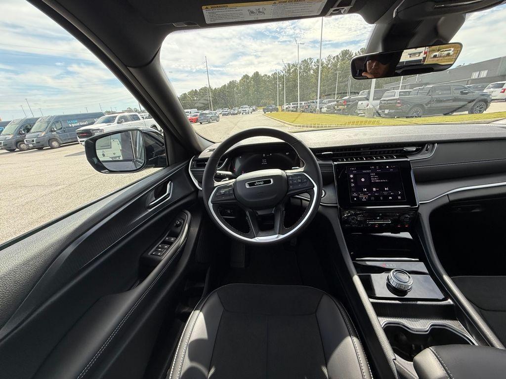 new 2025 Jeep Grand Cherokee car, priced at $34,480