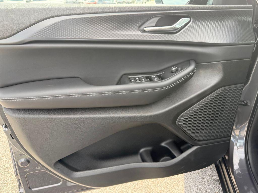 new 2025 Jeep Grand Cherokee car, priced at $34,480