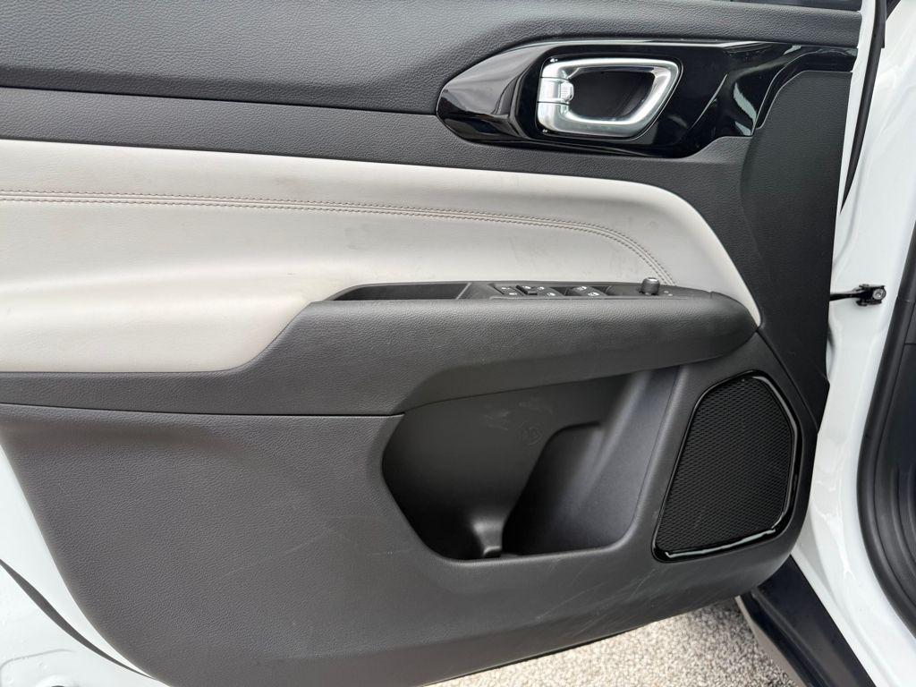 used 2022 Jeep Compass car, priced at $22,850