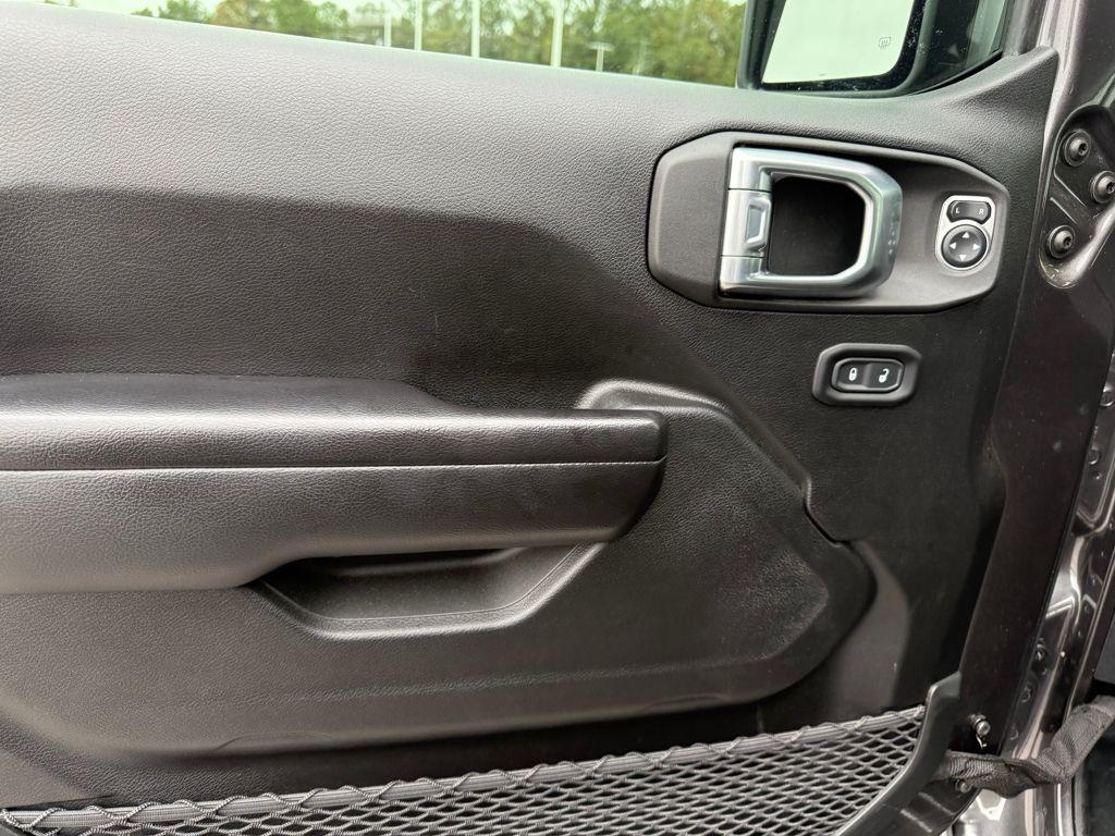 used 2021 Jeep Gladiator car, priced at $31,400