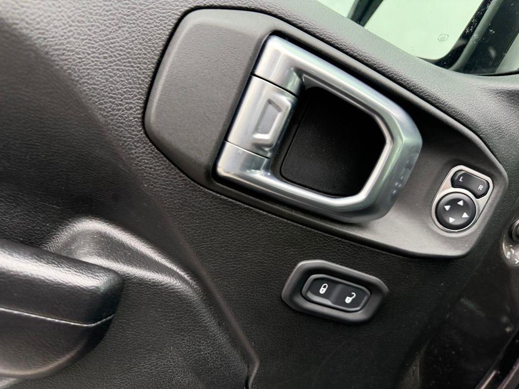 used 2021 Jeep Gladiator car, priced at $31,400