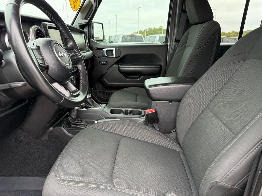 used 2021 Jeep Gladiator car, priced at $31,400