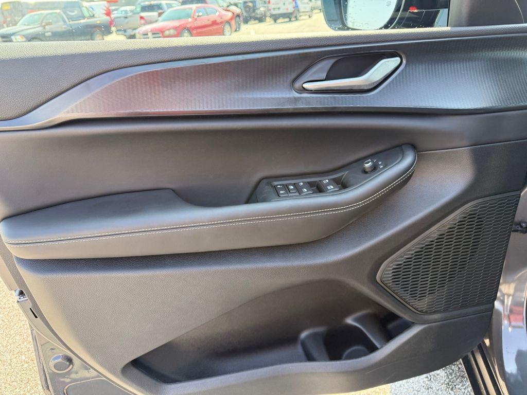 new 2025 Jeep Grand Cherokee car, priced at $34,905