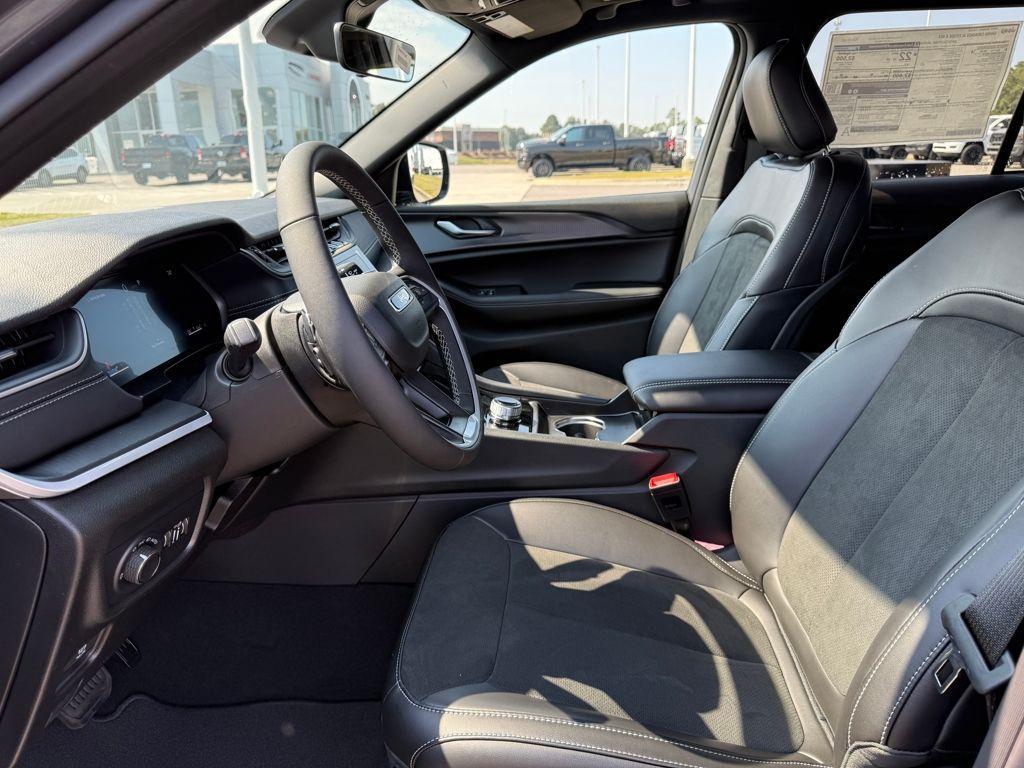 new 2025 Jeep Grand Cherokee car, priced at $34,905