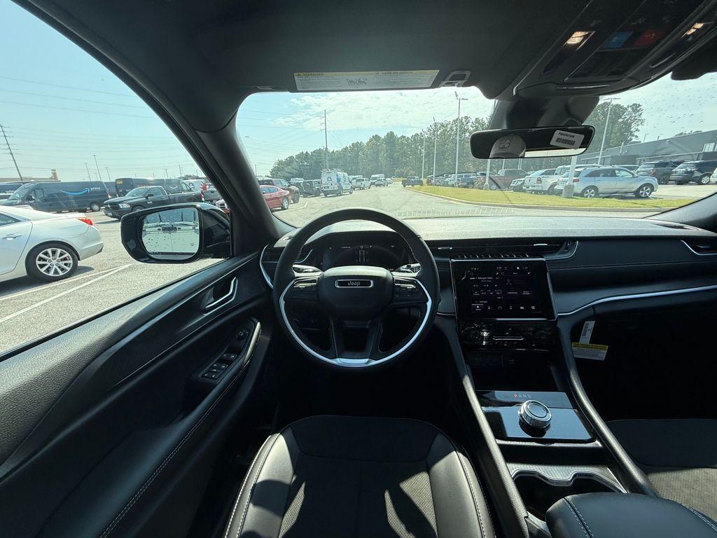 new 2025 Jeep Grand Cherokee car, priced at $34,905