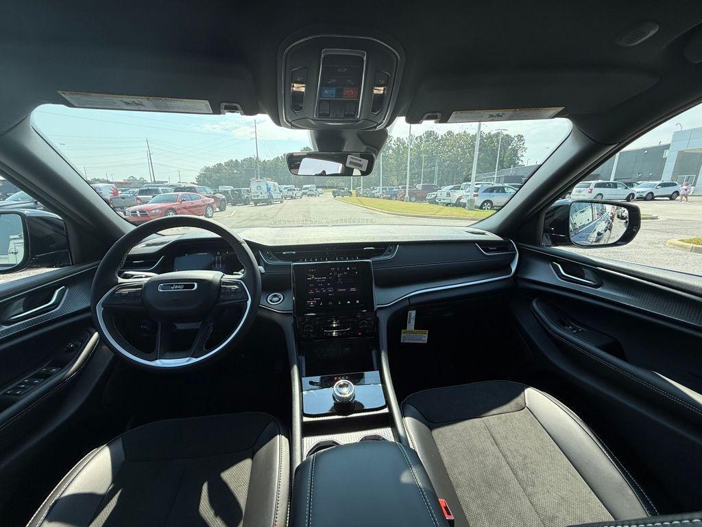 new 2025 Jeep Grand Cherokee car, priced at $34,905