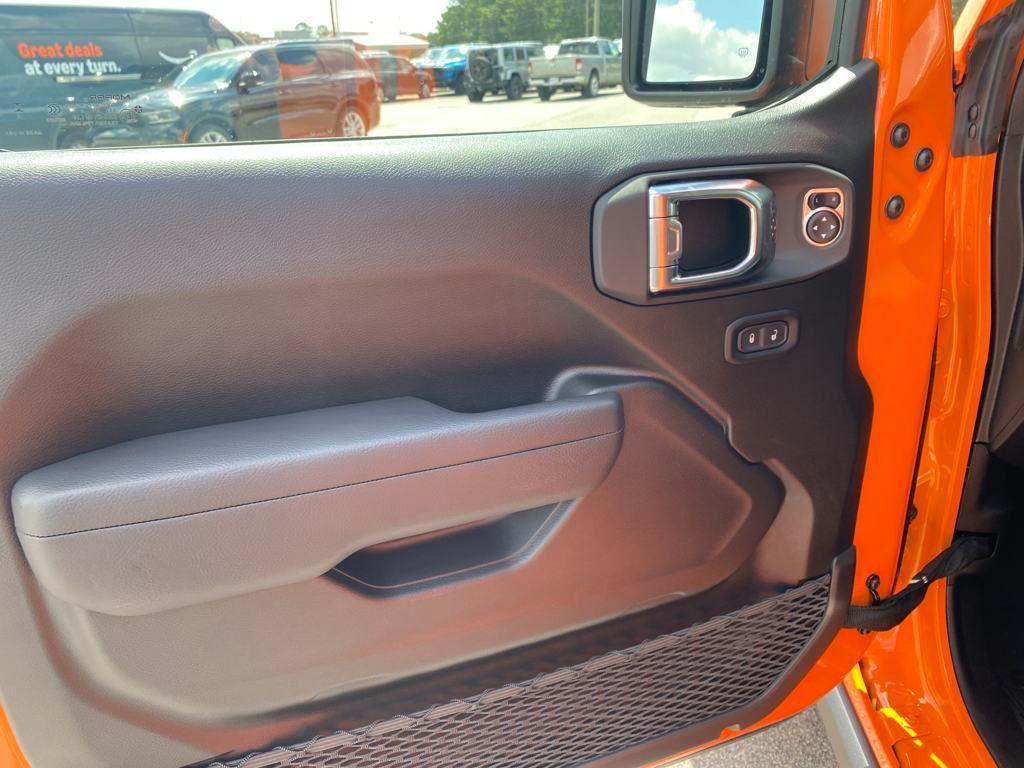 new 2025 Jeep Wrangler car, priced at $52,905