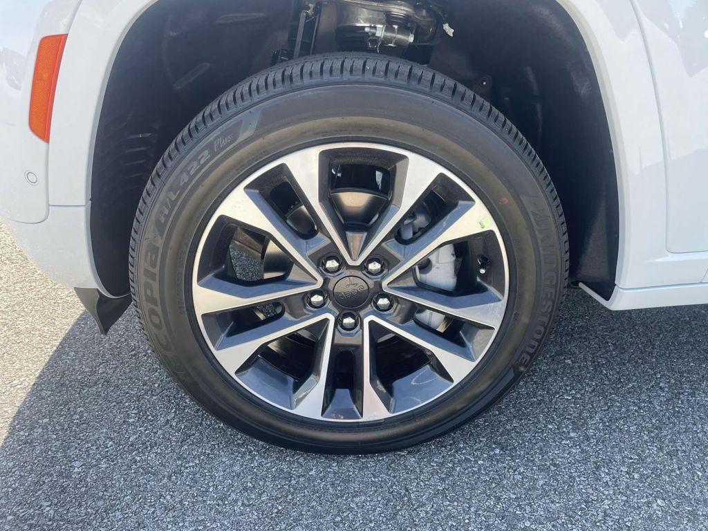 new 2025 Jeep Grand Cherokee car, priced at $50,256