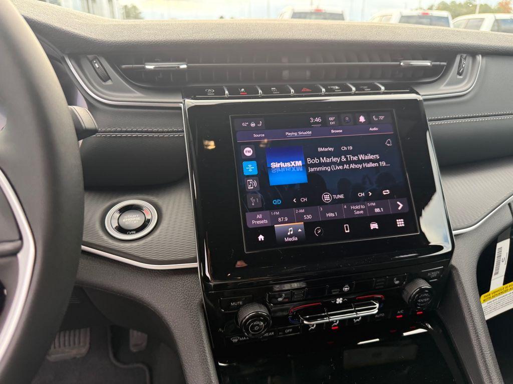 new 2025 Jeep Grand Cherokee car, priced at $32,625