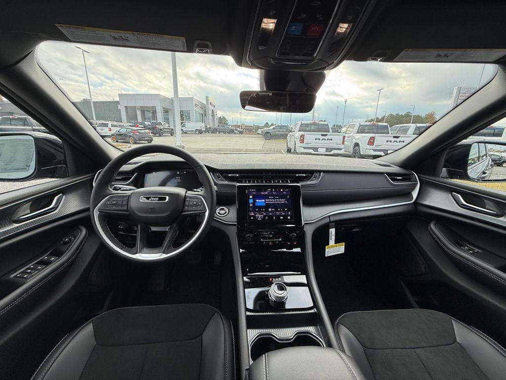 new 2025 Jeep Grand Cherokee car, priced at $32,625