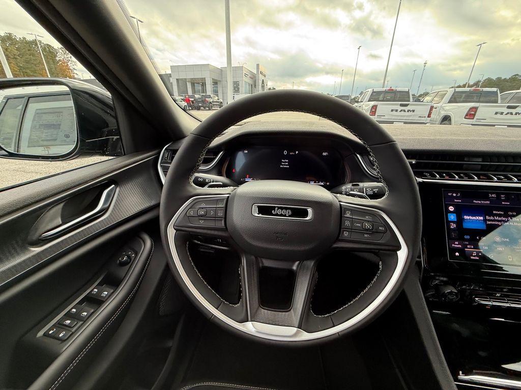new 2025 Jeep Grand Cherokee car, priced at $32,625