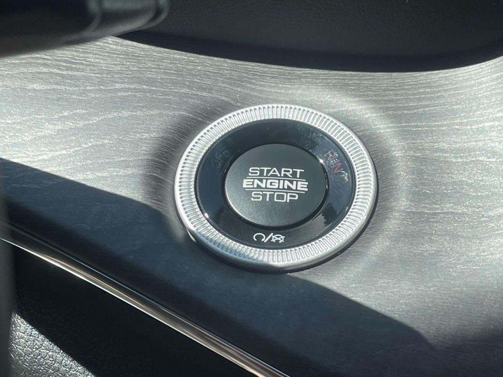 new 2025 Jeep Grand Cherokee car, priced at $52,870