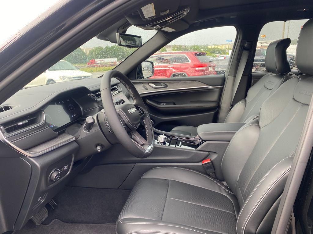 new 2025 Jeep Grand Cherokee car, priced at $48,370