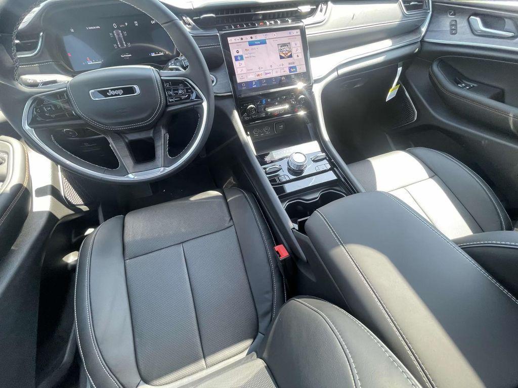 new 2025 Jeep Grand Cherokee car, priced at $52,870