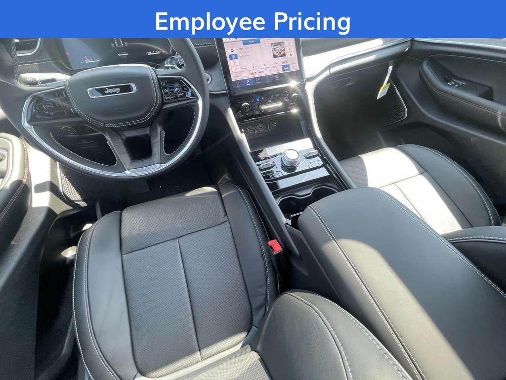 new 2025 Jeep Grand Cherokee car, priced at $50,370