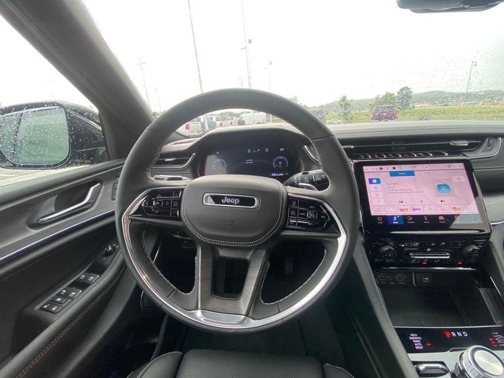 new 2025 Jeep Grand Cherokee car, priced at $48,370