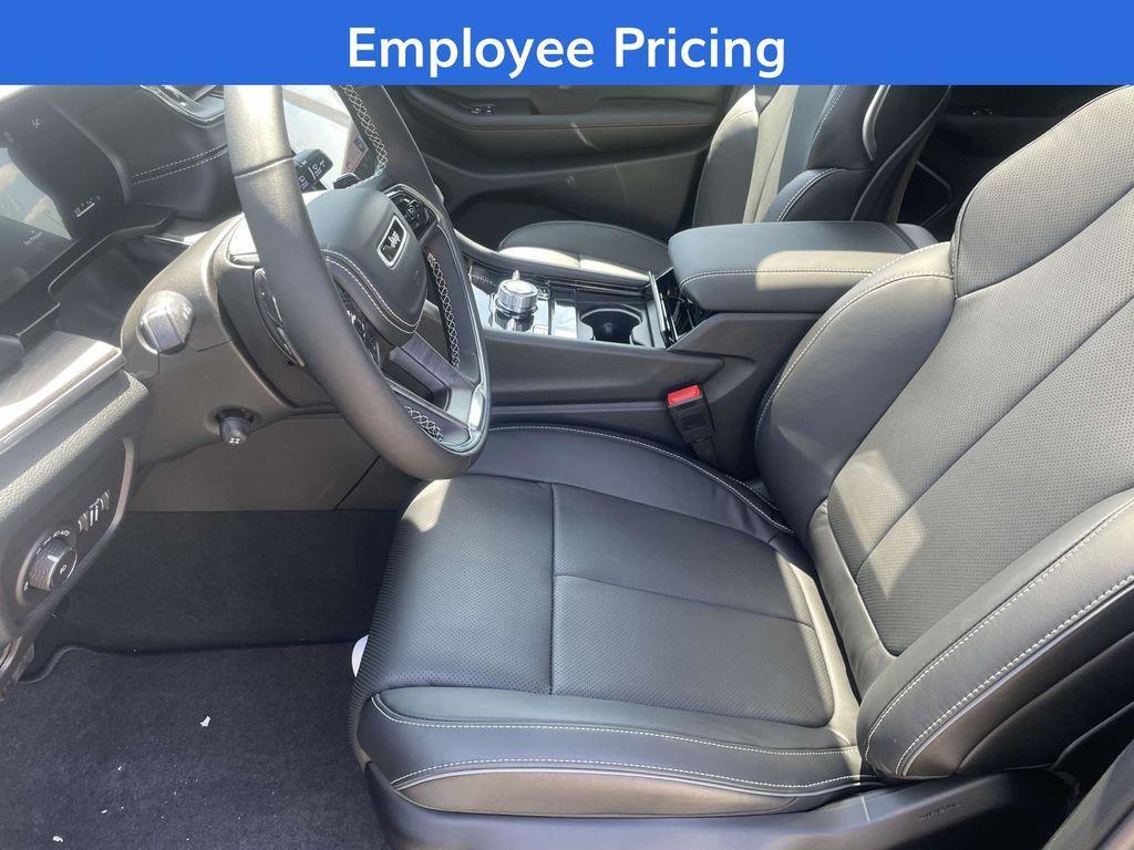 new 2025 Jeep Grand Cherokee car, priced at $50,370