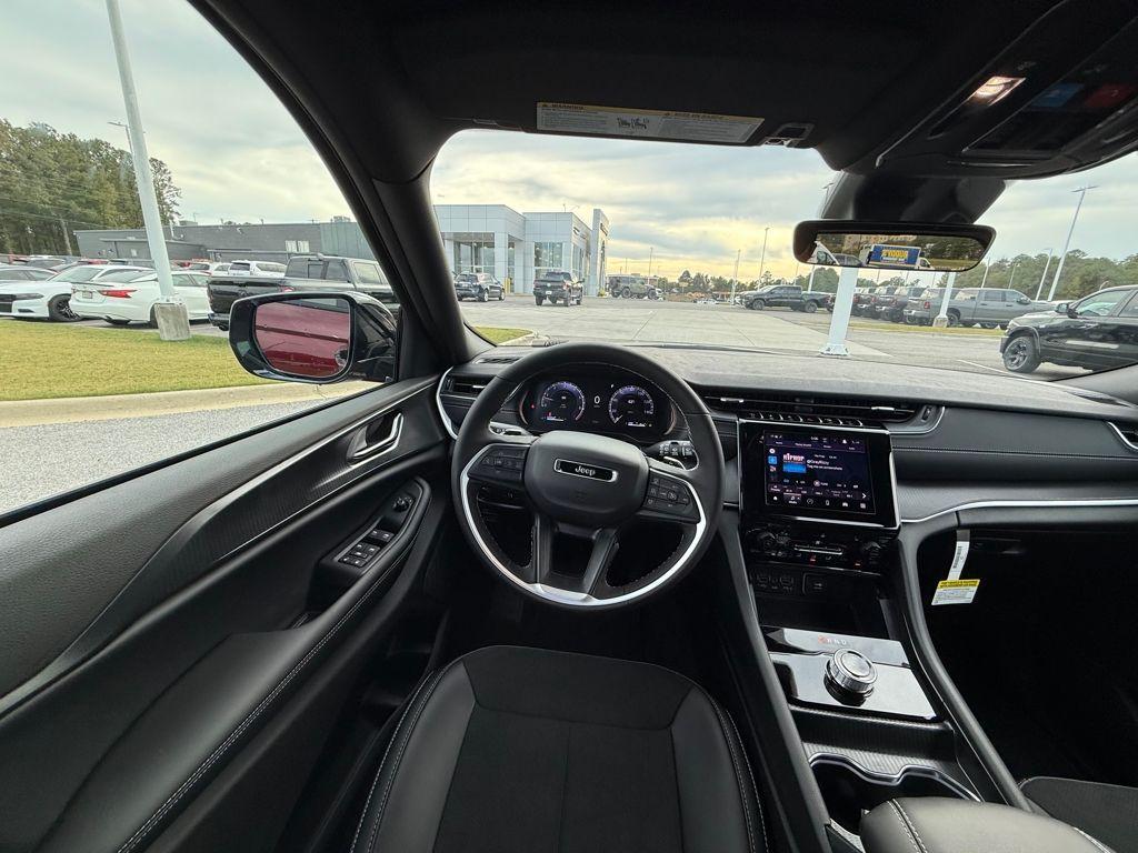 new 2025 Jeep Grand Cherokee car, priced at $34,125