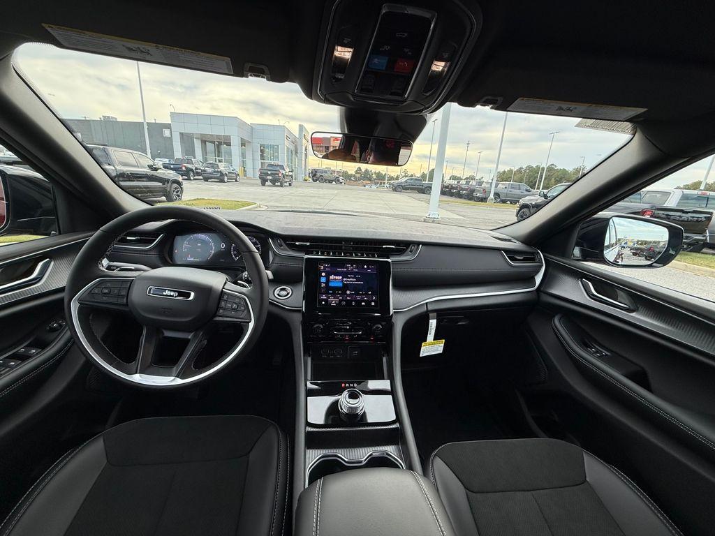 new 2025 Jeep Grand Cherokee car, priced at $34,125