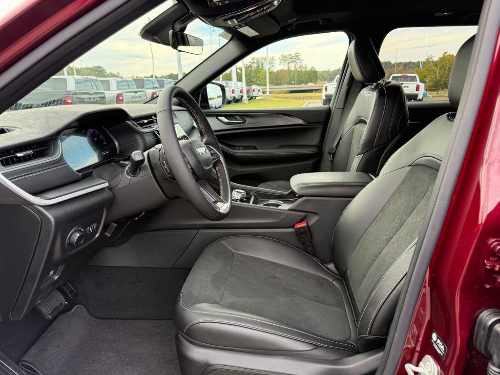 new 2025 Jeep Grand Cherokee car, priced at $34,125