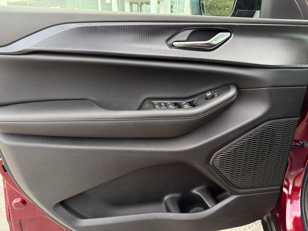 new 2025 Jeep Grand Cherokee car, priced at $34,125