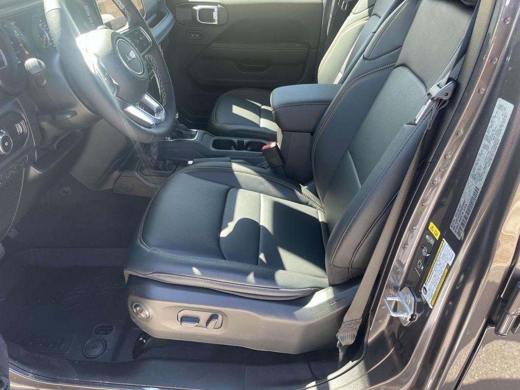 new 2025 Jeep Wrangler car, priced at $51,717