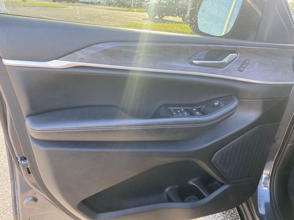 used 2023 Jeep Grand Cherokee car, priced at $29,222