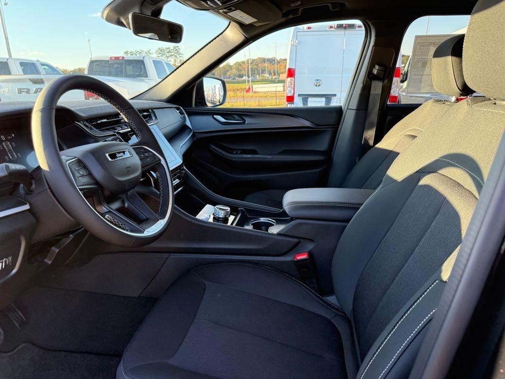 new 2025 Jeep Grand Cherokee car, priced at $32,345