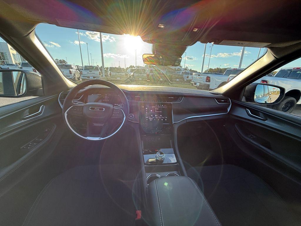 new 2025 Jeep Grand Cherokee car, priced at $32,345